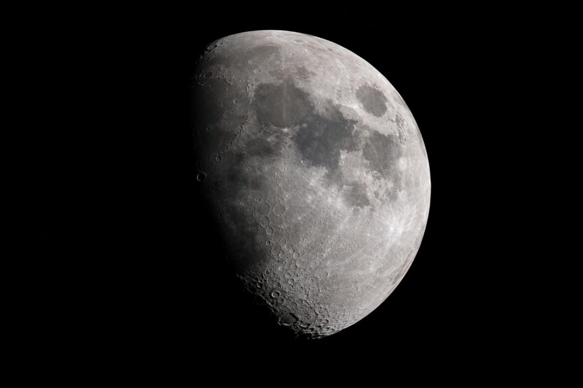 Moon Phase Today in Canada: See Tonight’s Moon, Rise Times, and Real-World Tips